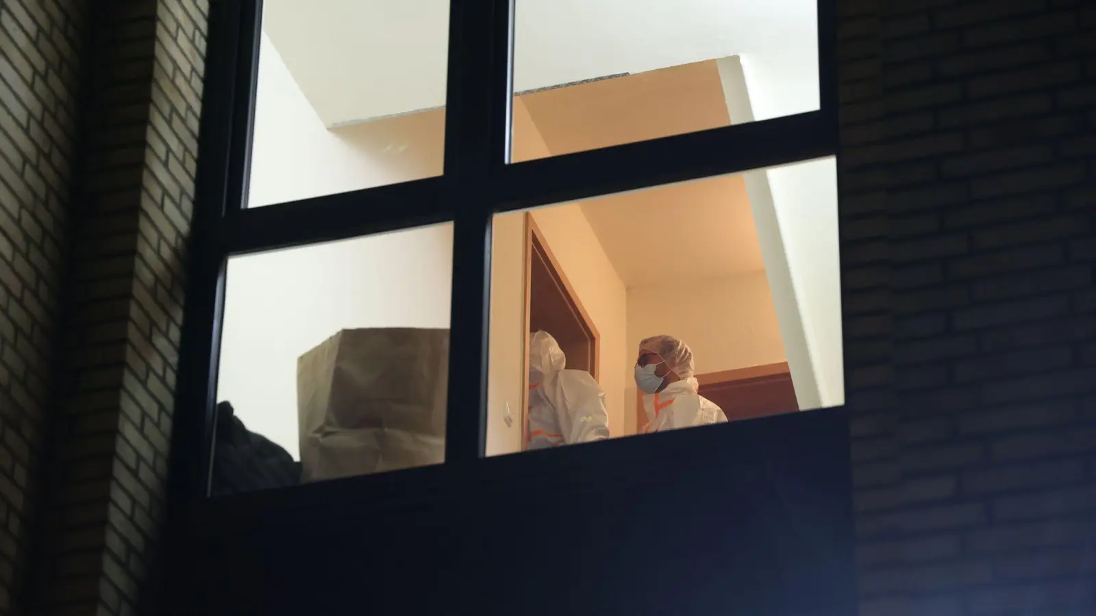 Bei einem Polizeieinsatz in Hamburg ist eine Frau wegen des Verdachts festgenommen worden, einen Mann getötet zu haben. (Foto: Georg Wendt/dpa)