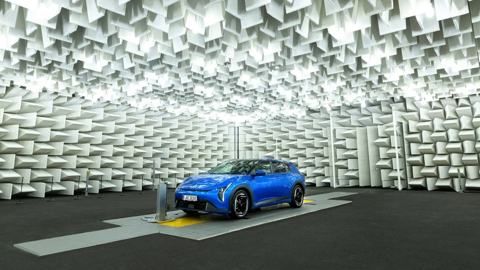 Die neue Semi-Absorber-Kammer ermöglicht Hyundai umfangreiche Autotests in einer technisch definierten Umgebung.  (Foto: -/Hyundai/dpa)