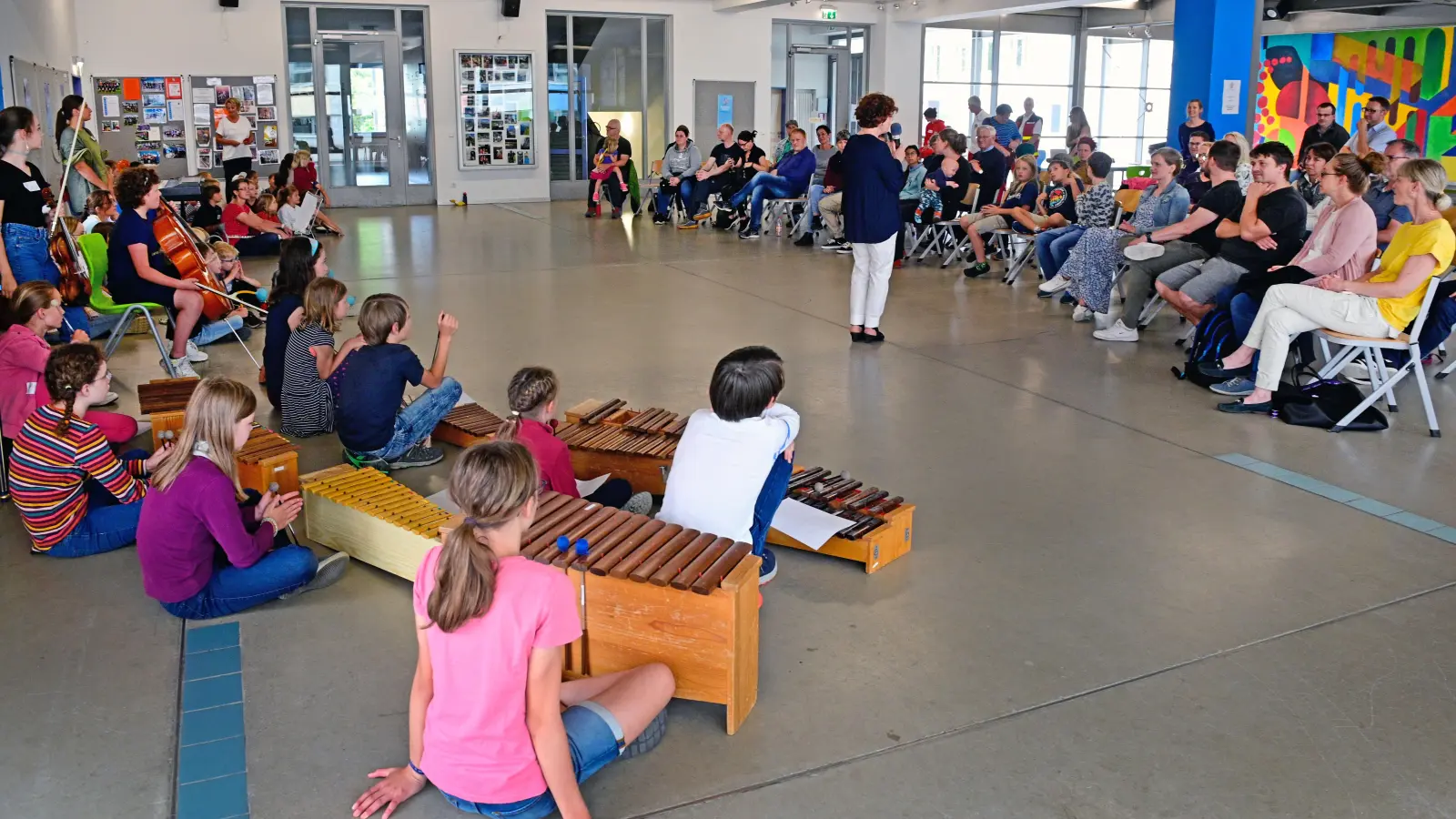 Kinder und Jugendliche dürfen bei der Bachwoche selbst musizieren: der große Auftritt aller Workshop-Gruppen in der Aula des Platen-Gymnasiums. (Foto: Jim Albright)