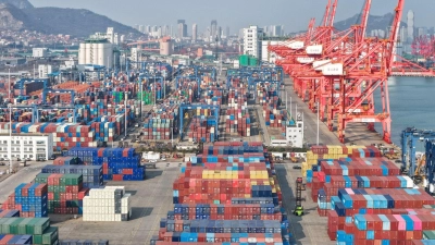 Durch den Iran-Krieg steigen die Energie-Preise. Das belastet auch Exporteure in China. (Archivbild) (Foto: Wang Jianmin/XinHua/dpa)