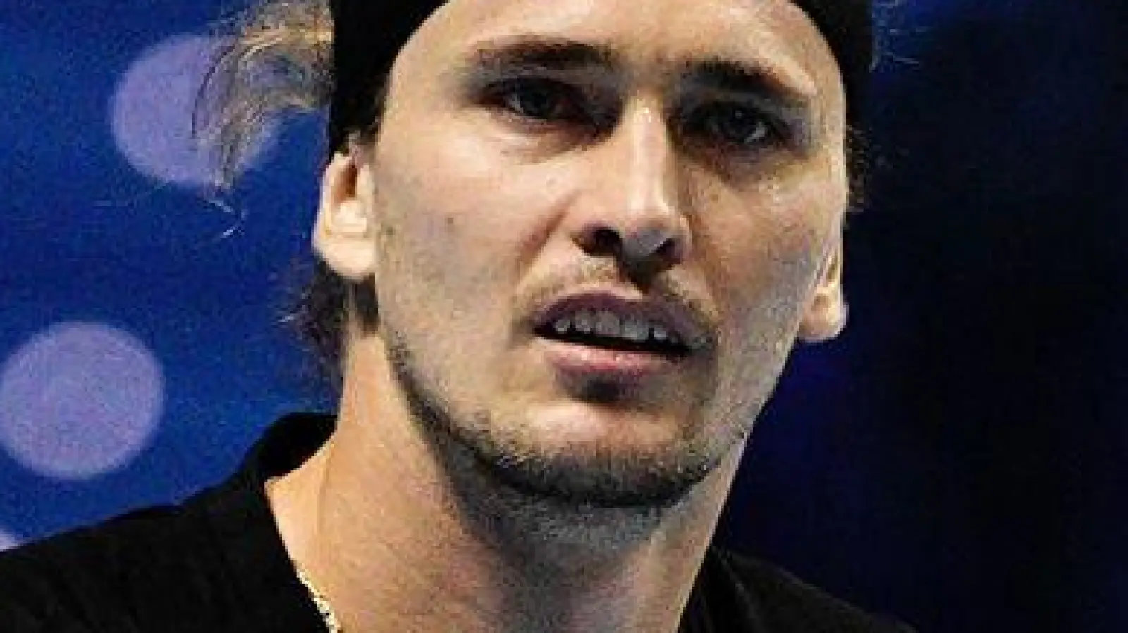 Alexander Zverev kann nur schwer fassen, dass er bei den ATP Finals in der Vorrunde gescheitert ist. (Foto: Marco Alpozzi/LaPresse via ZUMA Press/dpa)