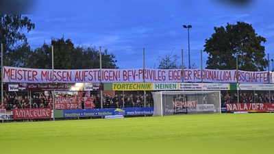 Als die zweite Mannschaft des FC Bayern München am 3. Oktober dieses Jahres bei der SpVgg Ansbach gastierte, taten Bayern-Fans ihre Meinung zur Regionalliga Bayern kund.  (Foto: Martin Rügner)