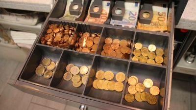 Rund 3,65 Millionen Euro in Summe fehlen Herrieden in der Kasse. Das gilt es nun aufzufangen.  (Foto: Stefan Neidl)