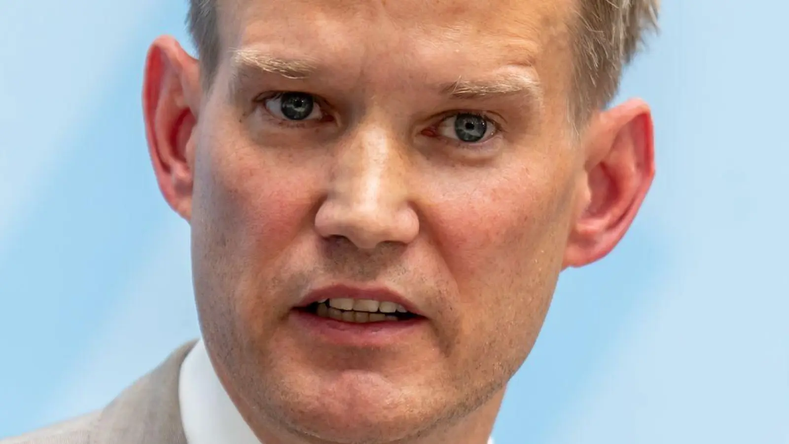 Hendrik Streeck stellt klar: Ihm geht es in der Debatte nicht ums Sparen. (Archivbild) (Foto: Michael Kappeler/dpa)