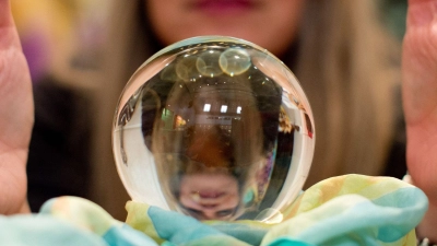 Wahrsager hatten auch 2025 nur wenige Treffer. (Archivbild) (Foto: Sebastian Kahnert/dpa)