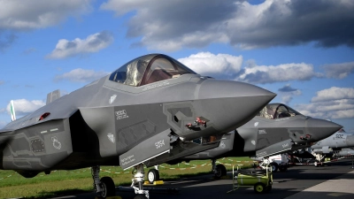 Laut Nato haben italienische Kampfpiloten die russischen Flugzeuge mit Jets vom Typ F-35 abgefangen. (Archivbild)  (Foto: Britta Pedersen/dpa-Zentralbild/dpa)