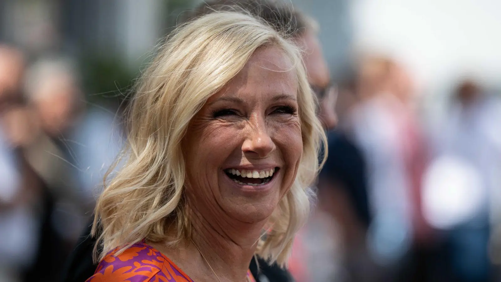 Kiewel moderiert seit vielen Jahren den  „ZDF-Fernsehgarten“ (Archivbild) (Foto: Hannes P Albert/dpa)