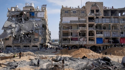 Die Hamas will in den Trümmern im Gazastreifen zwei weitere tote Geiseln geborgen haben. (Archivbild) (Foto: Abdel Kareem Hana/AP/dpa)