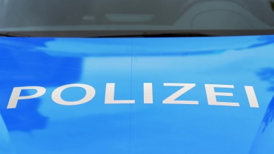 Die Polizei ermittelt gegen drei Erwachsene, die sich in die Haare gerieten und gegenseitig leicht verletzten. (Symbolbild: Jim Albright)
