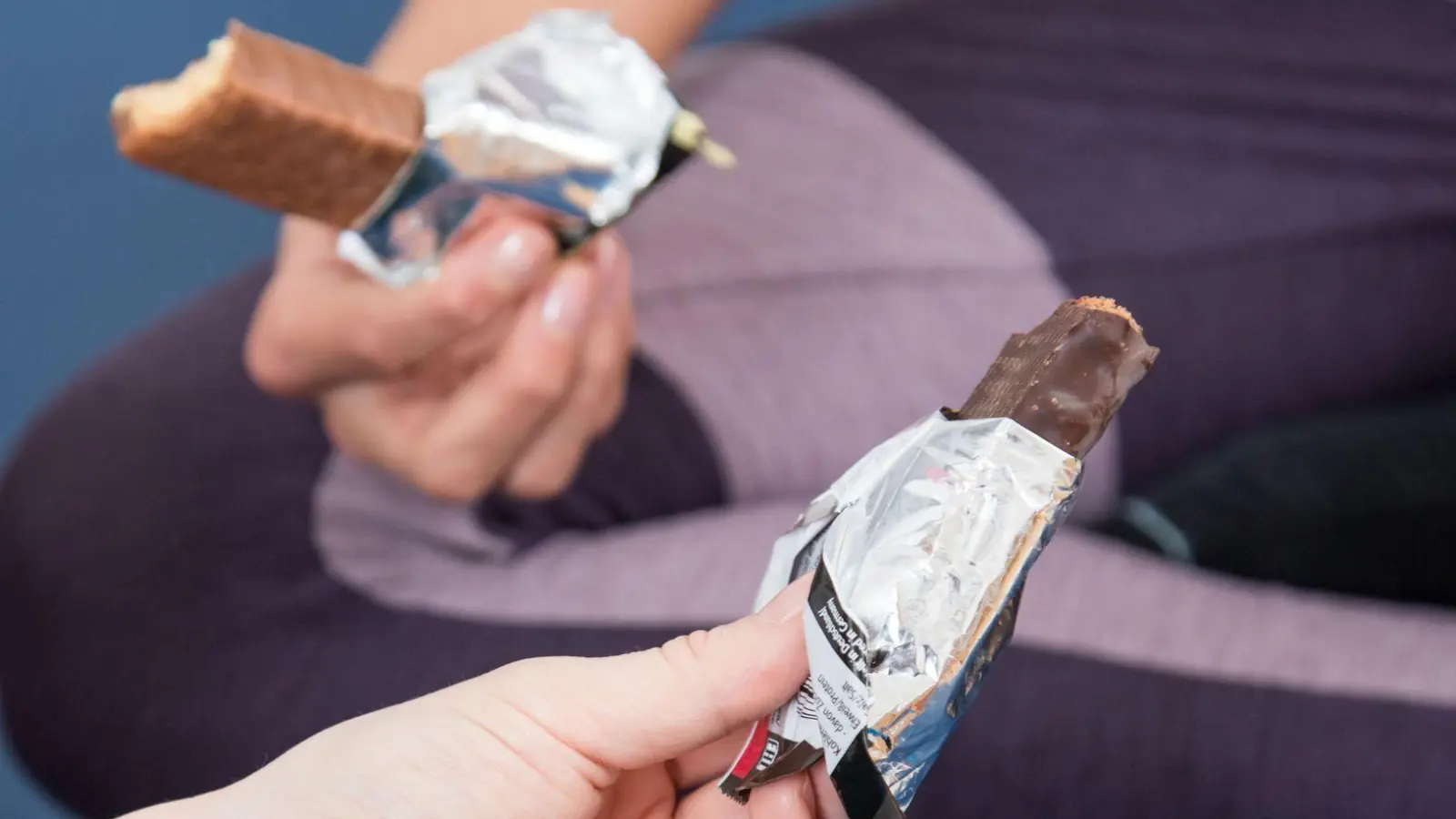 Genuss mit Vorsicht: Trotz zugesetzter Nährstoffe bleiben funktionelle Süßigkeiten kalorienreich und unausgewogen. (Foto: Christin Klose/dpa-tmn)