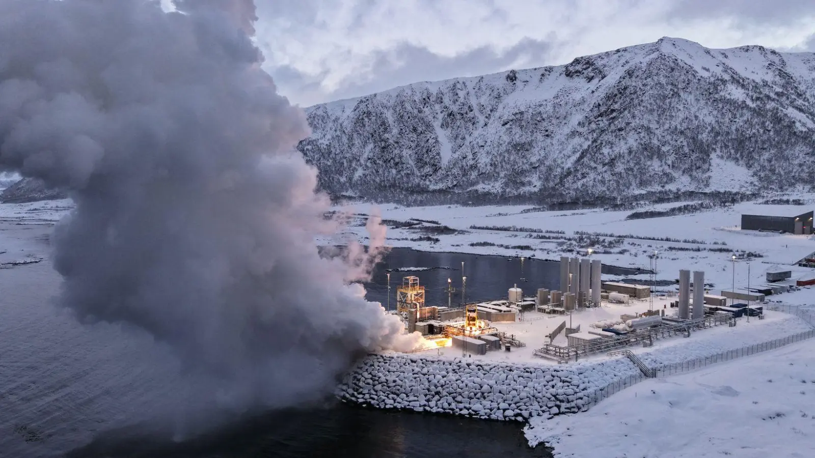 Vorbereitungen für den ersten Testflug der „Spectrum“-Rakete des deutschen Start-Ups Isar Aerospace in Norwegen im März 2025. Verteidigungsminister Boris Pistorius (SPD) denkt nun über den Bau einer eigenen Bundeswehr-Startbasis nach. (Archiv)  (Foto: -/Isar Aerospace/dpa)
