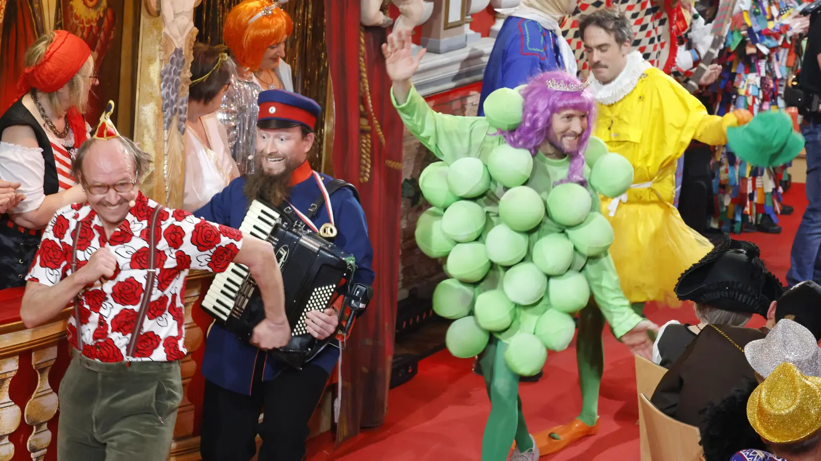 Beim Auslauf: die Vier-Mann-Kapelle Gankino Circus. (Foto: Reinhard Zichy)