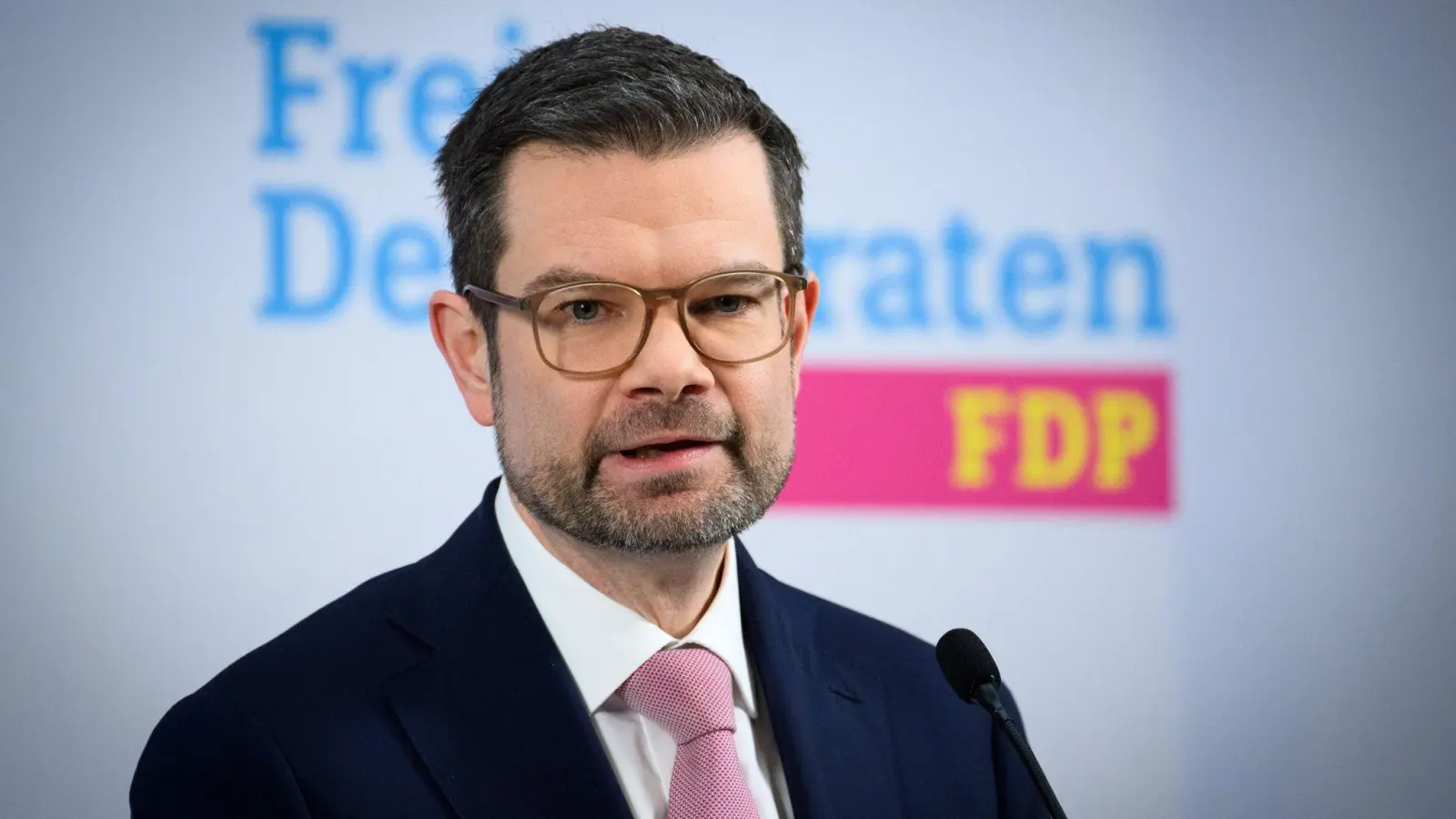 Generalsekretär Buschmann appelliert an Union und SPD, sich zu einem Fairnessabkommen für den Wahlkampf einigungsbereit zu zeigen. (Foto: Bernd von Jutrczenka/dpa)