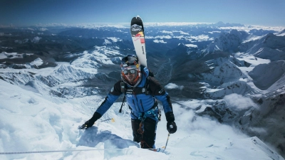 Der polnische Bergskifahrer Andrzej Bargiel am Mount Everest in Nepal vor seiner Abfahrt.  (Foto: Bartlomiej Pawlikowski/Red Bull Content Pool/dpa)