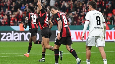 Leverkusens bejubelt den Anschlusstreffer zum 1:2.  (Foto: Federico Gambarini/dpa)