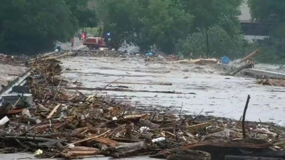 Die Polizeibehörde sprach von einem „katastrophalen Hochwasser“. (Foto: -/KSAT/AP/dpa)