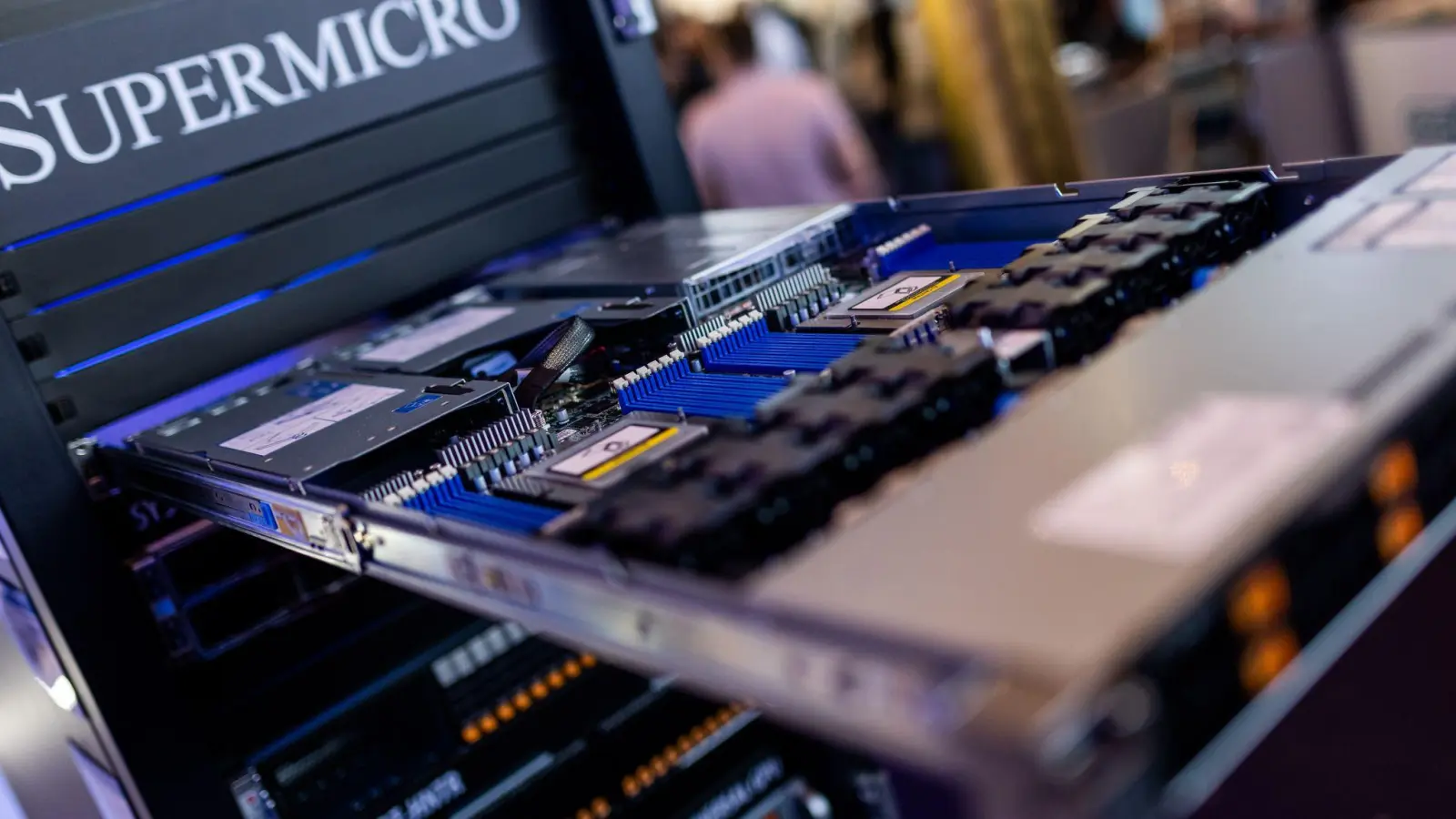 Supermicro betont, dass sich die Vorwürfe nur gegen einzelne Mitarbeiter, aber nicht gegen die Firma richten. (Archivbild) (Foto: Philipp von Ditfurth/dpa)