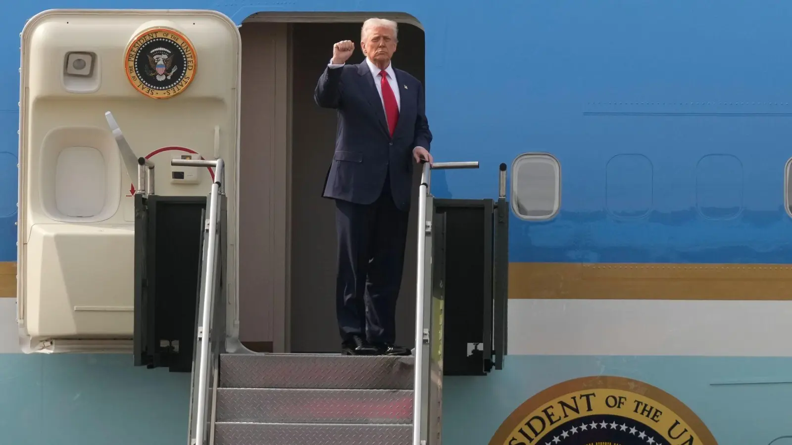 Trump verkündete eine Einigung bei seltenen Erden.  (Foto: Mark Schiefelbein/AP/dpa)