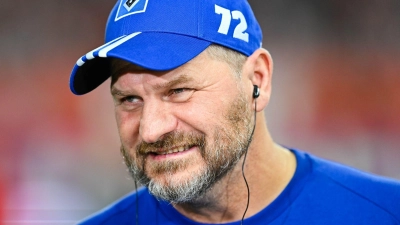 Trainierte auch lange den nächsten Gegner Paderborn: HSV-Trainer Steffen Baumgart. (Foto: Uwe Anspach/dpa)