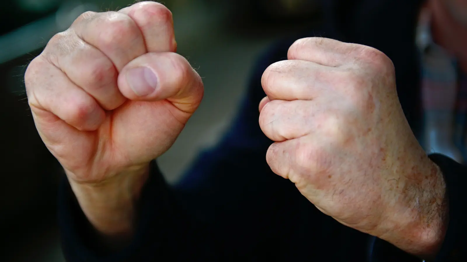 Nach einem kurzen Wortwechsel schlug der 70-Jährige bei Dautenwinden zu. (Symbolbild: Anna Beigel)