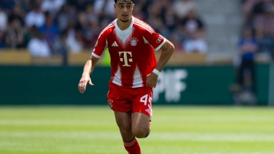 Aleksandar Pavlovic ist zurück auf dem Trainingsplatz. (Foto: Sven Hoppe/dpa)