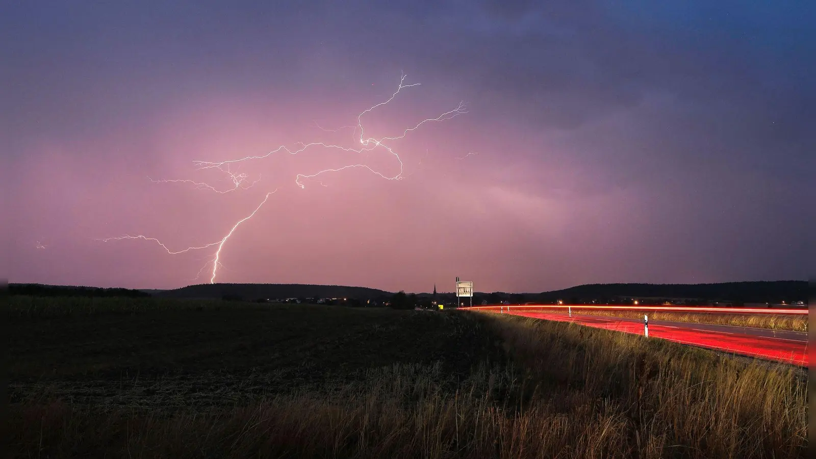 In Bayern sind schwere Gewitter möglich..  (Foto: Alexander Wolf/onw-images/dpa)