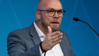 Ein Social-Media-Verbot für Bürger unter 16 Jahren? Bayerns Digitalminister Fabian Mehring (Freie Wähler) spricht sich dagegen aus. (Archivbild) (Foto: Sven Hoppe/dpa)