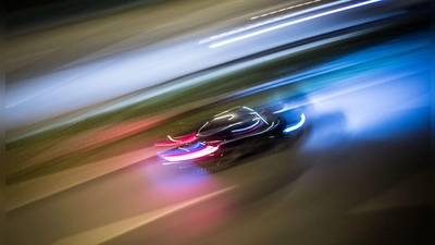 Mit über 200 Kilometern pro Stunde ist der Fahranfänger vor der Polizei geflohen. (Symbolbild)  (Foto: Frank Rumpenhorst/dpa)