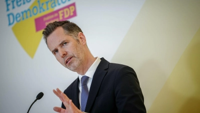 FDP-Fraktionschef Christian Dürr hat ein Veto gegen starke die Belastung der Landwirte angekündigt. (Foto: Kay Nietfeld/dpa)