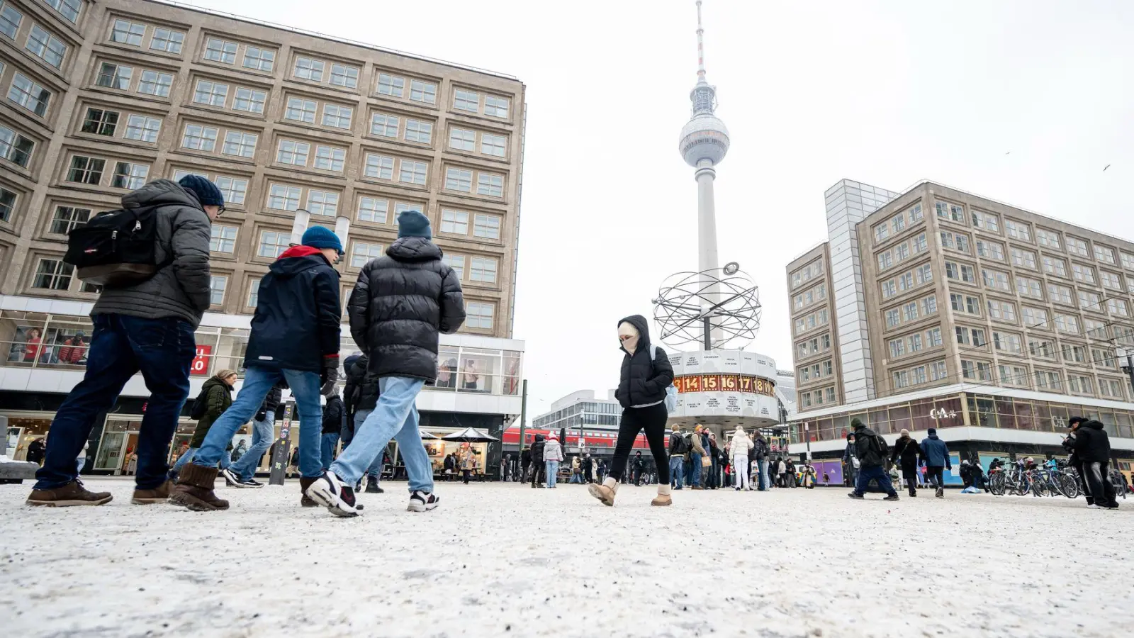 Im Nordosten Deutschlands - wie hier in Berlin - bleibt es kalt. (Foto: Fabian Sommer/dpa)