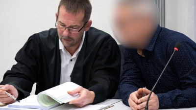 Zu Beginn des Prozesses machte der Angeklagte keine Angaben.  (Foto: Pia Bayer/dpa)