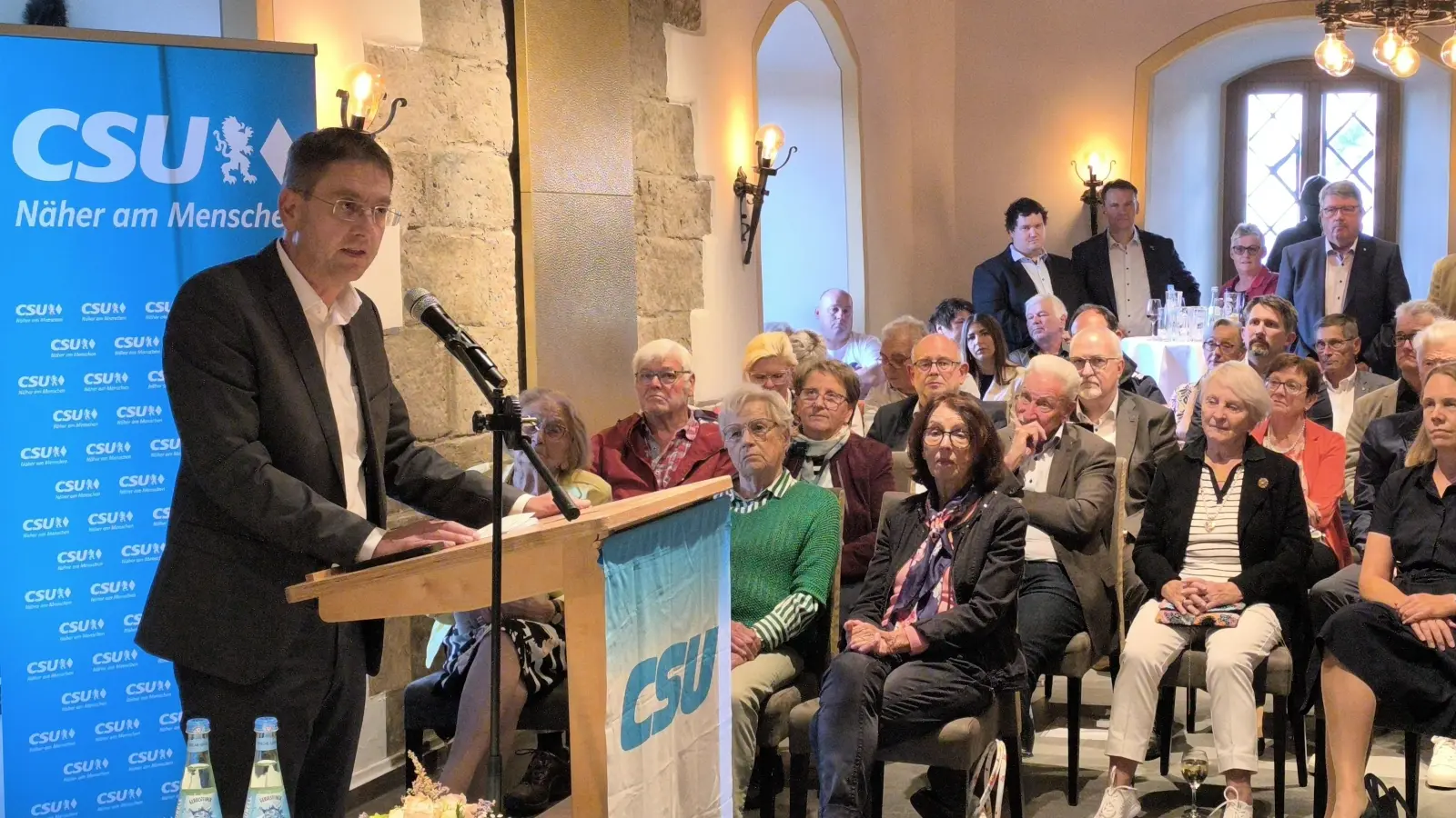 Landrat Dr. Jürgen Ludwig war der Hauptredner beim CSU-Sommerempfang auf der Burg Colmberg.  (Foto: Thomas Schaller)