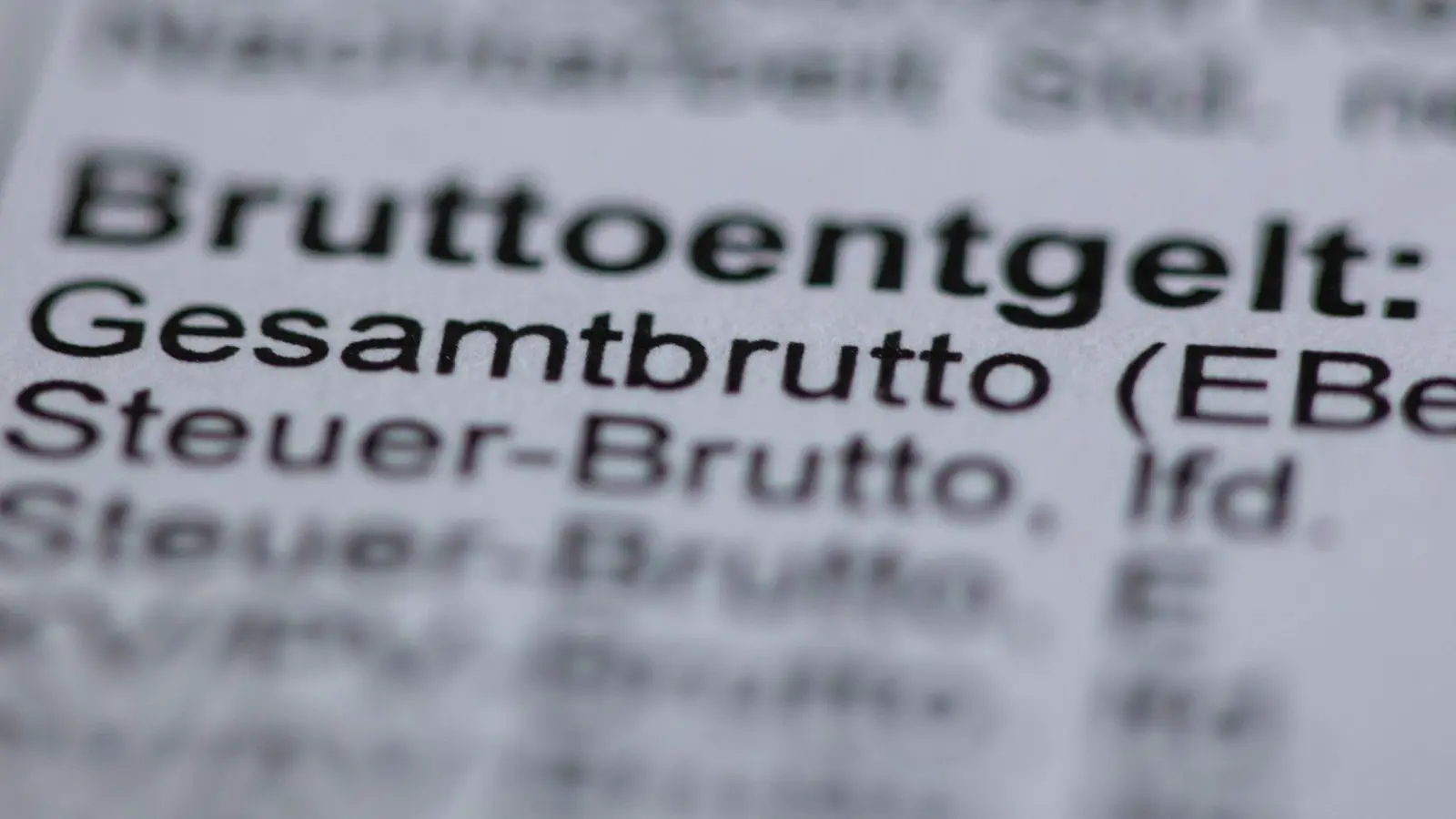 Das Statistische Bundesamt hat die Spanne der Bruttolöhne neu berechnet.  (Foto: Jens Büttner/dpa-Zentralbild/dpa)