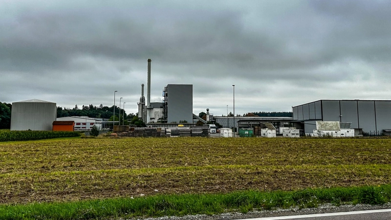 Vom Gewerbe- und Industriepark-Ost fühlen sich die Menschen im Dinkelsbühler Stadtteil Waldeck beeinträchtigt. Ein geplanter Hallenbau beunruhigt die Dorfgemeinschaft. Das Vorhaben soll jetzt in einer Bürgerversammlung näher erläutert werden. (Foto: Martina Haas)