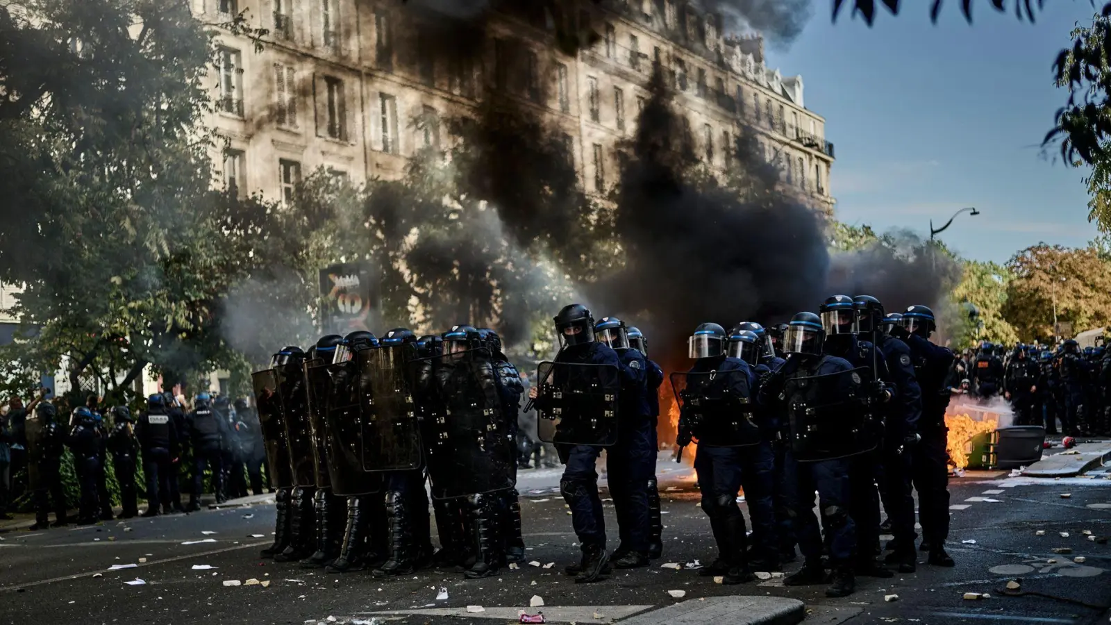 Bei landesweiten Demonstrationen am Samstag in Frankreich befürchten die Behörden Ausschreitungen (Archivbild) (Foto: Antonin Burat/Le Pictorium via ZUMA Press/dpa)