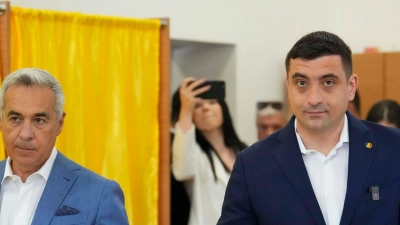 Der rechte Präsidentschaftskandidat George Simion hat die absolute Mehrheit verpasst und muss am 18. Mai in eine Stichwahl. (Foto: Vadim Ghirda/AP/dpa)