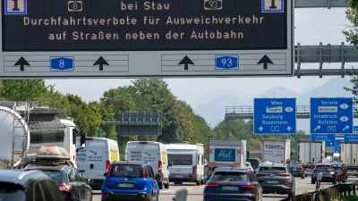 Nur bei Stau darf die Polizei Autofahrer auf die Autobahn zurückschicken. (Archivbild) (Foto: Stefan Puchner/dpa)