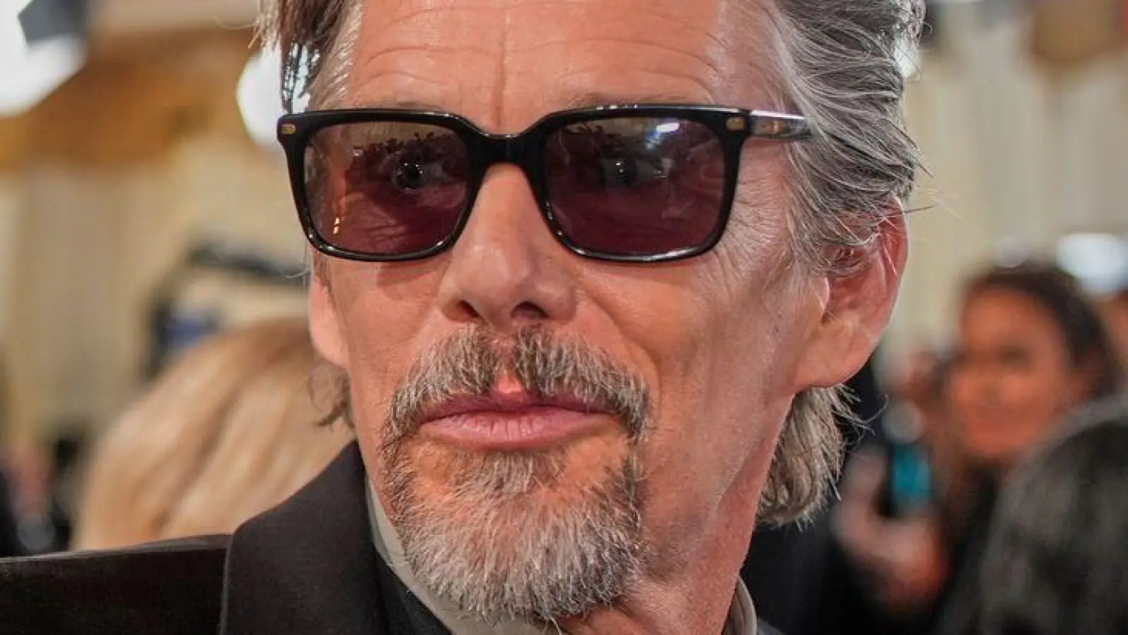 Ethan Hawke kommt zur Oscar-Verleihung im Dolby Theatre in Los Angeles. (Archivbild) (Foto: John Locher/Invision/AP/dpa)