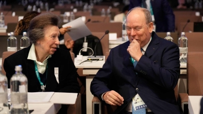 Gute adelige Laune während der Eröffnung der IOC-Sitzung (Foto: Luca Bruno/AP/dpa)