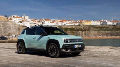Der elektrische R4 soll in diesem Sommer zu Preisen ab 29.400 Euro in den Handel kommen. (Foto: Clément Choulot/Renault/dpa-tmn)
