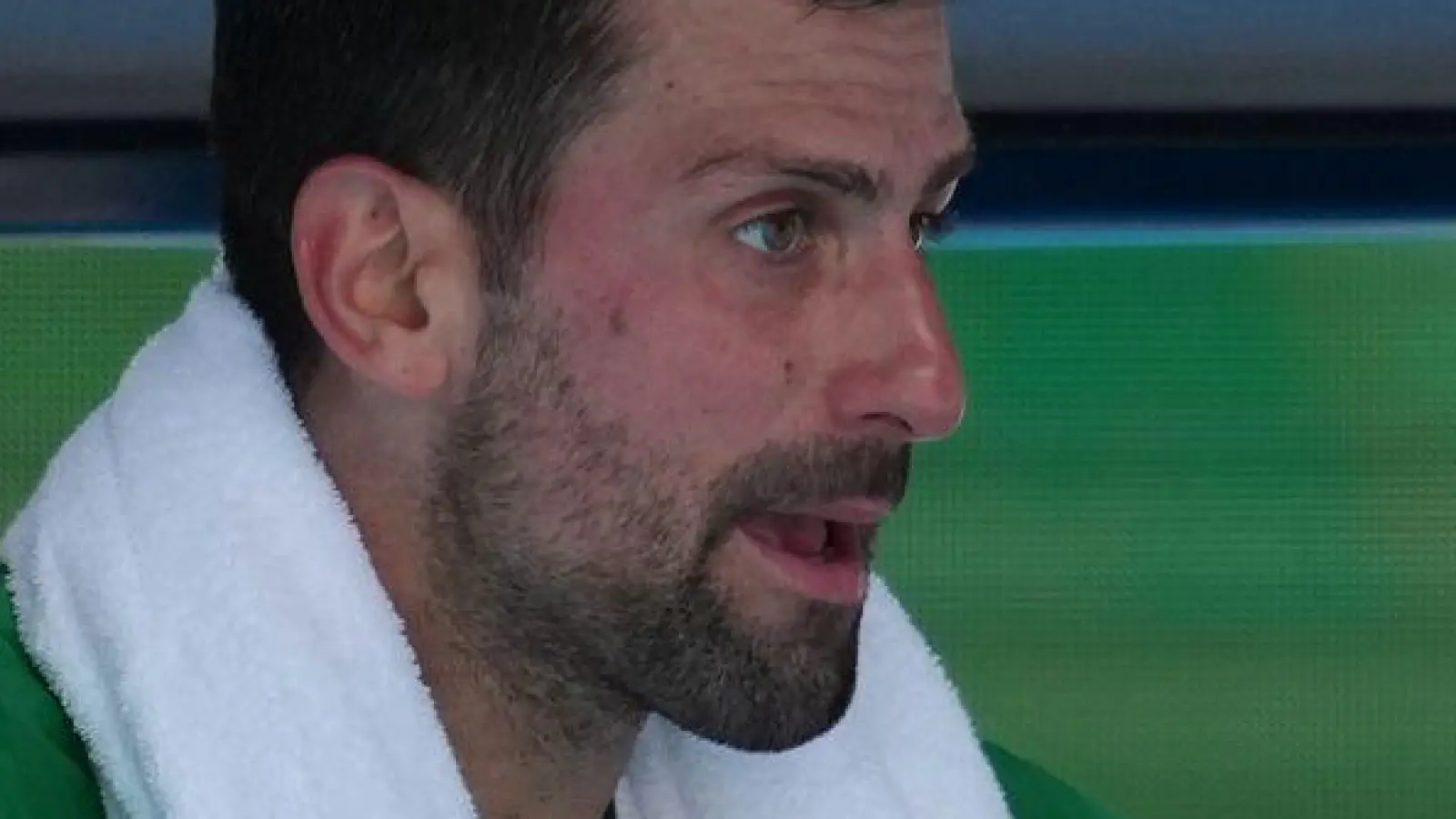 Novak Djokovic stand in Melbourne kurz vor dem Aus. (Foto: Asanka Brendon Ratnayake/AP/dpa)