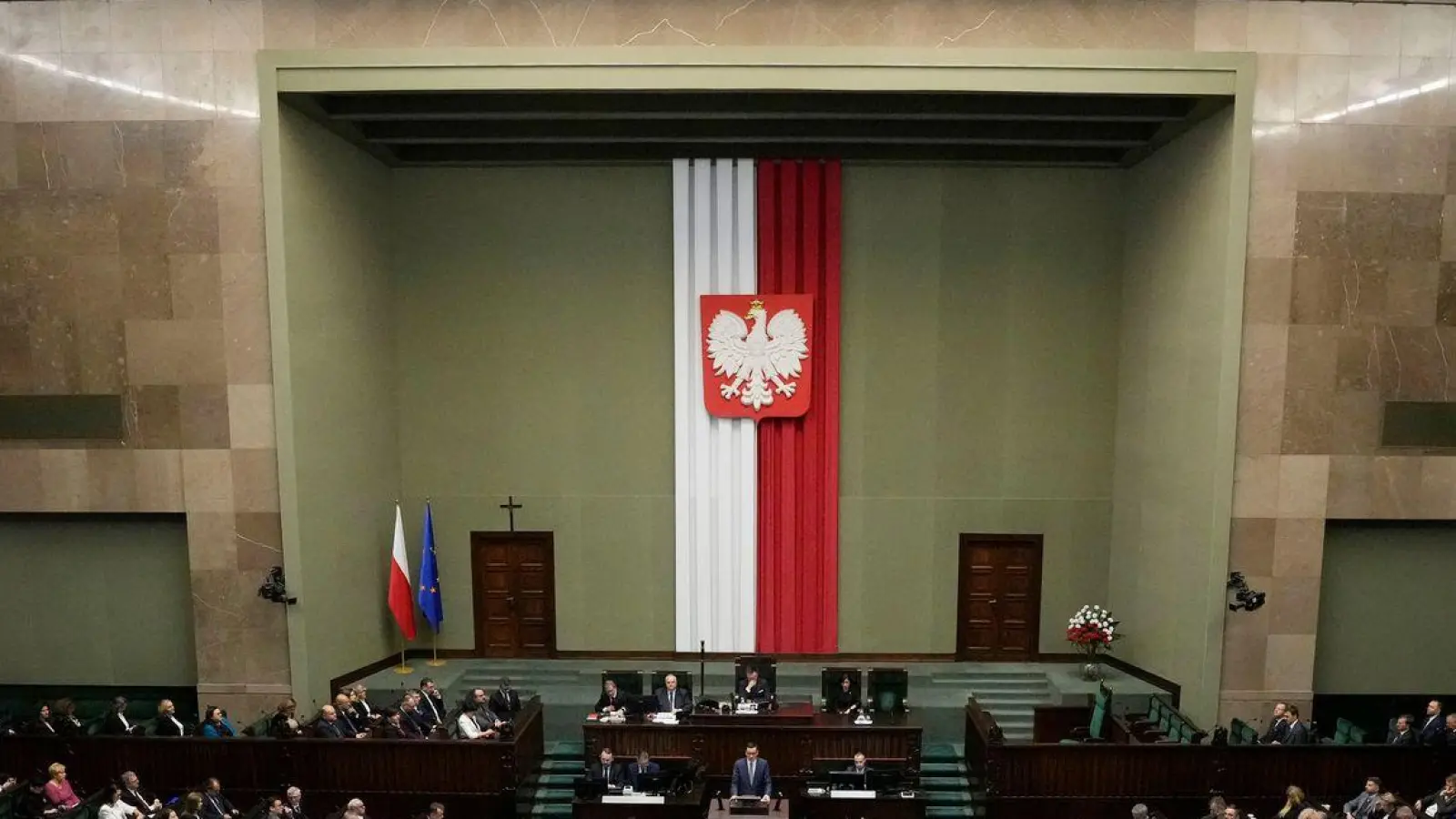 Einstimmig: Das Parlament in Warschau verabschiedete einen Beschluss für eine Überprüfung. (Foto: Czarek Sokolowski/AP/dpa)