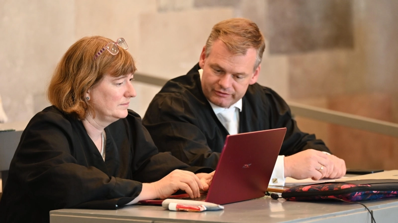 Die Verteidigung mit Julia Weinmann und Dr. Wolfgang Staudinger hatte bisher mit ihren Anträgen wenig Erfolg. (Foto: Manfred Blendinger)