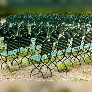 Aufgestuhlt – gesehen in Dinkelsbühl. (Foto: Erich Kraus)