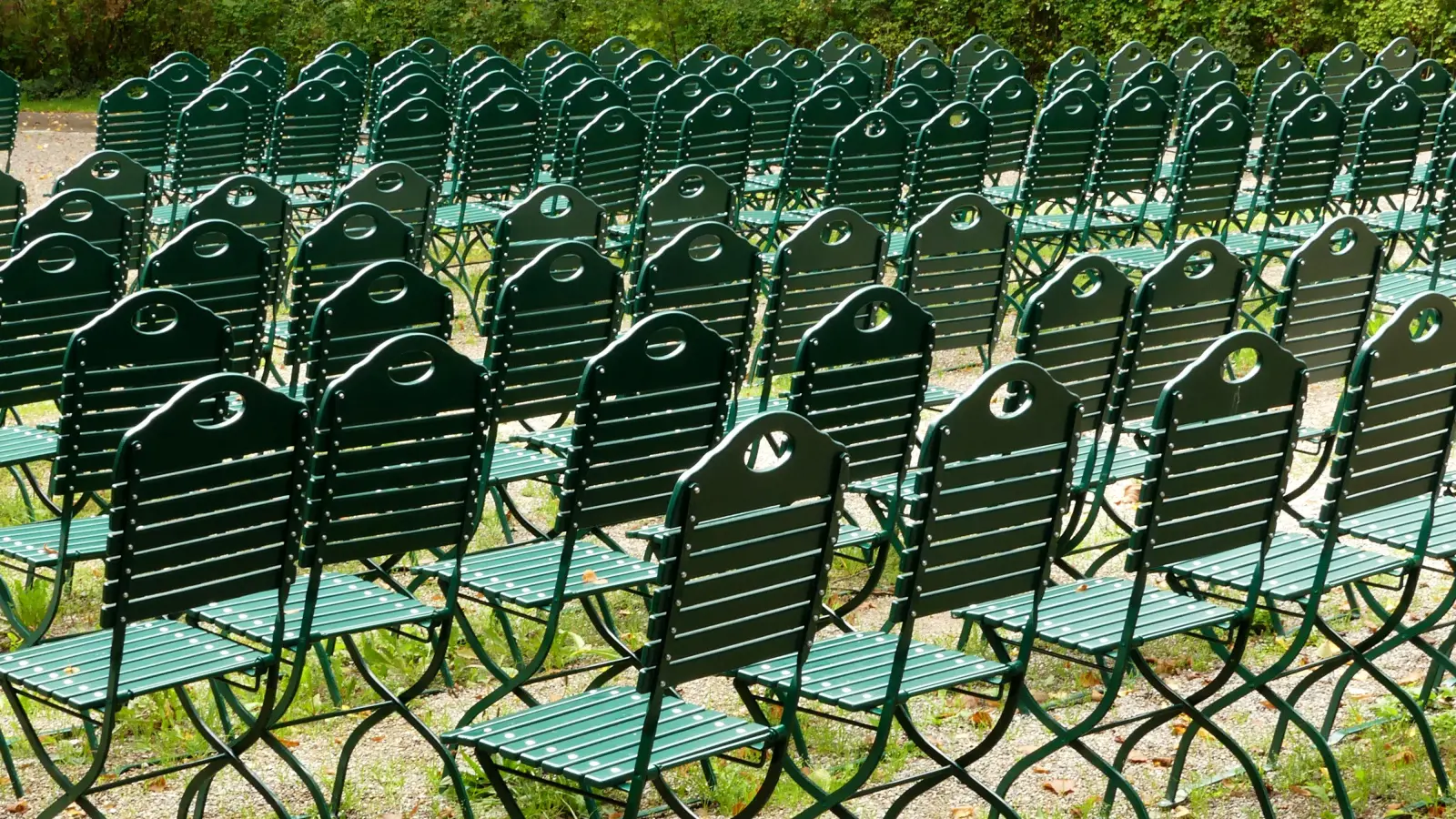 Aufgestuhlt – gesehen in Dinkelsbühl. (Foto: Erich Kraus)
