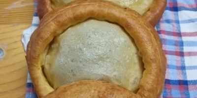 Die traditionellen Küchle dürfen beim Kirchweihfest nicht fehlen. In Schweineschmalz gebacken, sind diese ein Hochgenuss! (Foto: Stefan Baumgärtner)