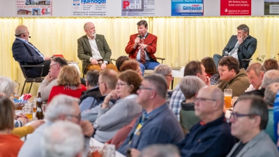 Uwe Nickel nahm Michael Lappler, Jürgen Heckel und Philipp Flierl (von links) ins Verhör. (Foto: Mirko Fryska)