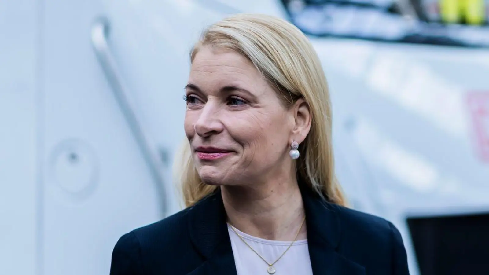 Zu Weihnachten wird „alles rollen, was rollen kann“, sagt Bahn-Chefin Evelyn Palla mit Blick auf den Einsatz aller verfügbaren Züge. (Foto: Christoph Soeder/dpa)