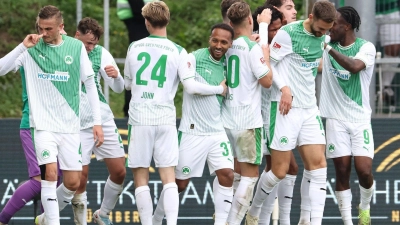 Fürth trotzt den Personalsorgen und gewinnt immerhin einen Punkt gegen Hannover. (Foto: Daniel Löb/dpa)