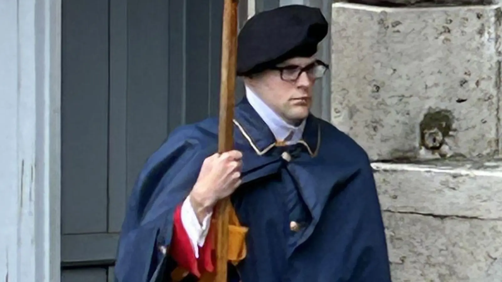 In den Wachhäuschen stehen die Schweizer Gardisten. (Foto: Niephaus)